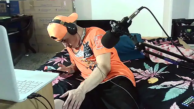 Snapshot of --D-a-D-D-y- chatting on March 14, 2025, 7:37 am --D-a-D-D-y- online show from March 14, 2025, 7:37 am