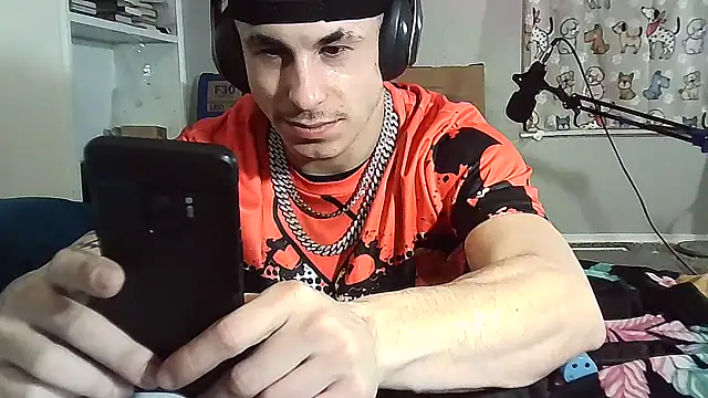 Snapshot of --D-a-D-D-y- chatting on March 19, 2025, 8:55 am --D-a-D-D-y- online show from March 19, 2025, 8:55 am