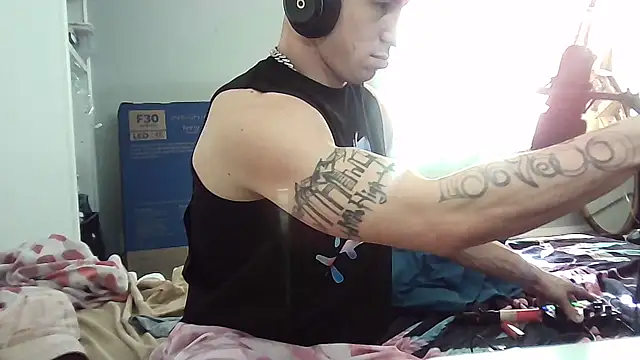 Snapshot of --D-a-D-D-y- chatting on March 22, 2025, 10:37 pm --D-a-D-D-y- online show from March 22, 2025, 10:37 pm