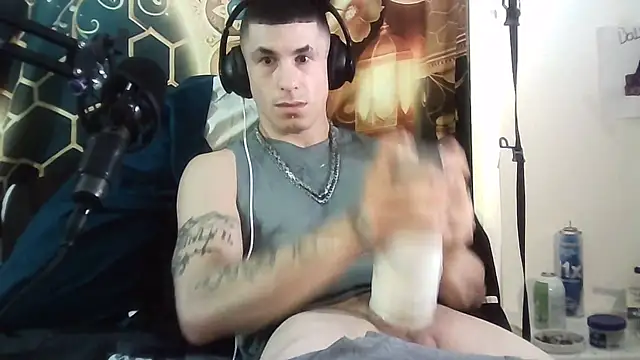 Snapshot of --D-a-D-D-y- chatting on January 8, 2026, 5:54 am --D-a-D-D-y- online show from January 8, 2026, 5:54 am