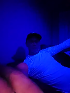 Snapshot of McdyllanXX chatting on February 25, 2025, 9:02 pm McdyllanXX online show from February 25, 2025, 9:02 pm