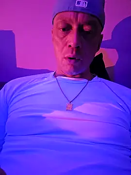 Snapshot of McdyllanXX chatting on March 10, 2025, 11:27 pm McdyllanXX online show from March 10, 2025, 11:27 pm