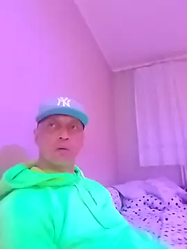 Snapshot of McdyllanXX chatting on March 10, 2026, 11:54 pm McdyllanXX online show from March 10, 2026, 11:54 pm