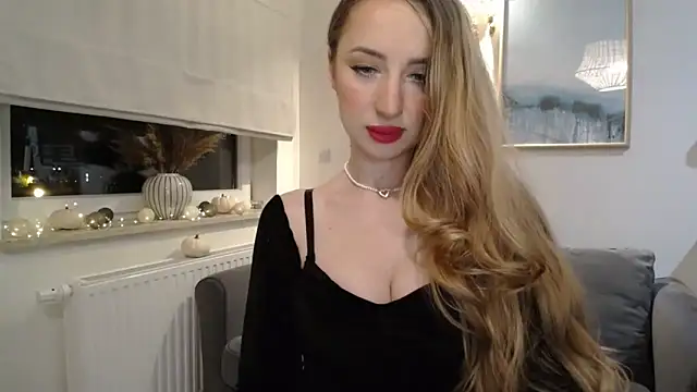 JulietteDiamond online show from October 11, 2025, 8:18 pm