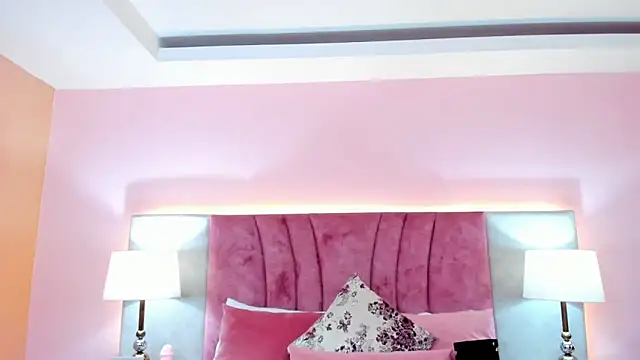 Snapshot of SophiaLaurens chatting on January 9, 2025, 1:35 pm SophiaLaurens online show from January 9, 2025, 1:35 pm