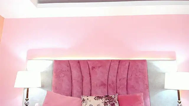 Snapshot of SophiaLaurens chatting on January 11, 2025, 9:36 am SophiaLaurens online show from January 11, 2025, 9:36 am