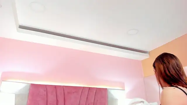 Snapshot of SophiaLaurens chatting on February 5, 2025, 12:06 pm SophiaLaurens online show from February 5, 2025, 12:06 pm