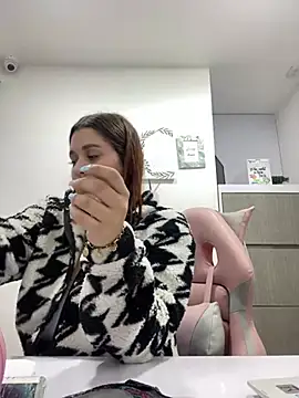 Snapshot of SophiaLaurens chatting on February 27, 2025, 3:37 pm SophiaLaurens online show from February 27, 2025, 3:37 pm