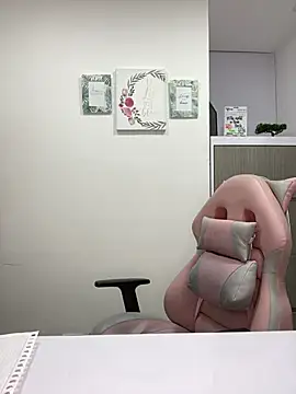 Snapshot of SophiaLaurens chatting on March 23, 2025, 8:15 am SophiaLaurens online show from March 23, 2025, 8:15 am