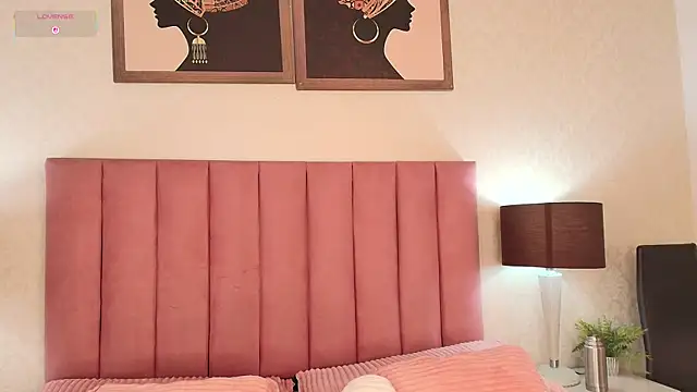 Snapshot of celine_golden1 chatting on October 28, 2025, 11:51 pm celine golden1 online show from October 28, 2025, 11:51 pm