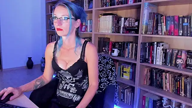 Queen of Hearts1 online show from September 10, 2025, 7:47 pm