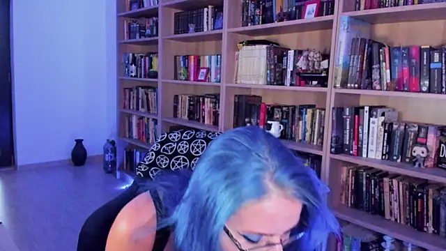 Queen of Hearts1 online show from October 3, 2025, 8:17 pm