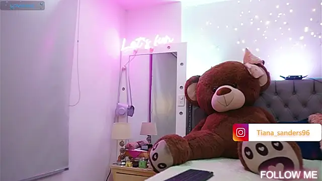 Snapshot of Tiana_sanders chatting on January 27, 2025, 4:20 am Tiana sanders online show from January 27, 2025, 4:20 am