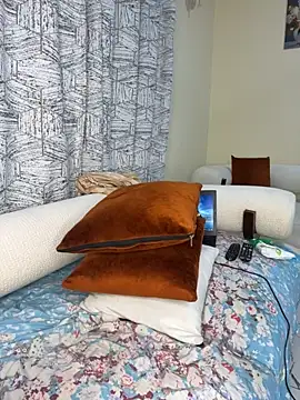 Snapshot of Doublefreaks chatting on December 23, 2025, 12:30 am Doublefreaks online show from December 23, 2025, 12:30 am