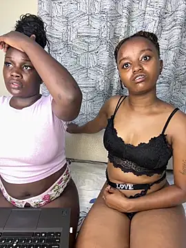 Snapshot of Doublefreaks chatting on February 6, 2026, 11:41 pm Doublefreaks online show from February 6, 2026, 11:41 pm