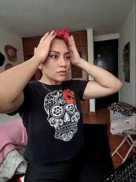 Snapshot of Thaliacooper_ chatting on February 19, 2025, 4:33 pm Thaliacooper online show from February 19, 2025, 4:33 pm