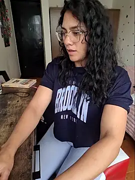 Snapshot of Thaliacooper_ chatting on November 24, 2025, 5:45 pm Thaliacooper online show from November 24, 2025, 5:45 pm