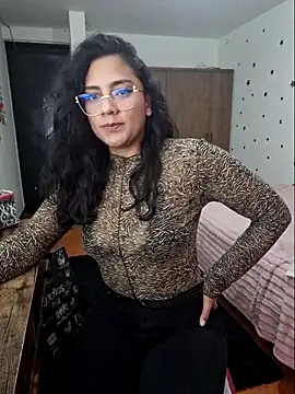 Thaliacooper  online show from December 13, 2025, 11:32 pm