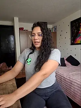 Snapshot of Thaliacooper_ chatting on May 26, 2026, 4:58 pm Thaliacooper online show from May 26, 2026, 4:58 pm