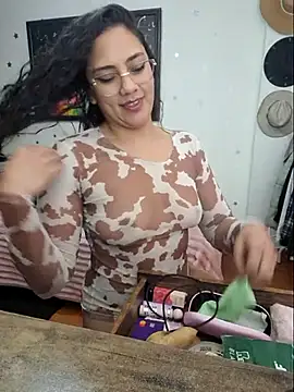 Snapshot of Thaliacooper_ chatting on August 1, 2026, 11:47 pm Thaliacooper online show from August 1, 2026, 11:47 pm