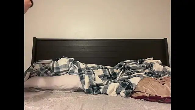 Snapshot of QueenLolaX chatting on October 8, 2025, 3:15 am QueenLolaX online show from October 8, 2025, 3:15 am