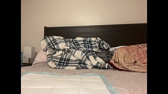 Snapshot of QueenLolaX chatting on October 11, 2025, 4:01 am QueenLolaX online show from October 11, 2025, 4:01 am