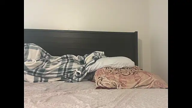 Snapshot of QueenLolaX chatting on October 19, 2025, 11:16 pm QueenLolaX online show from October 19, 2025, 11:16 pm