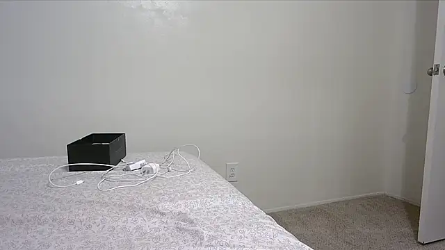 Snapshot of QueenLolaX chatting on November 3, 2025, 6:36 am QueenLolaX online show from November 3, 2025, 6:36 am