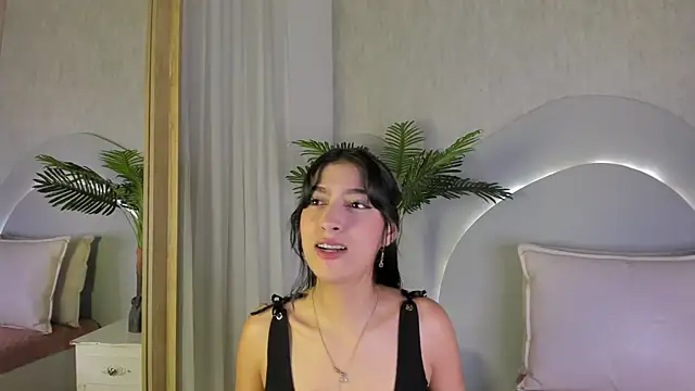 Snapshot of Susana_Sanchez chatting on May 17, 2026, 4:10 am Susana Sanchez online show from May 17, 2026, 4:10 am