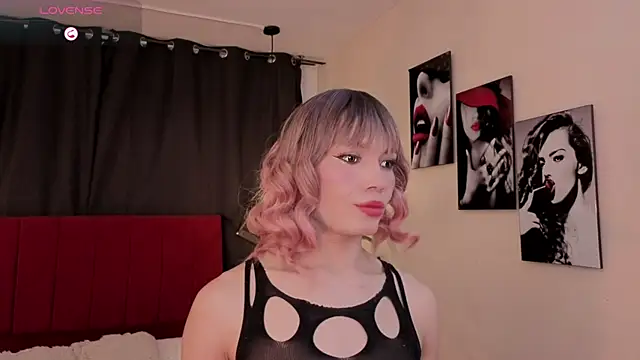 Megan Do Santos online show from October 14, 2025, 8:53 pm