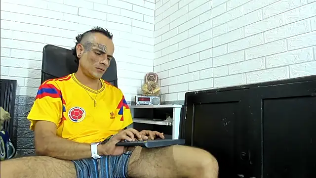 GeorgeZarrate online show from June 17, 2026, 10:21 pm