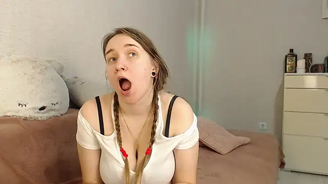 lovely hayley online show from December 6, 2024, 11:57 pm