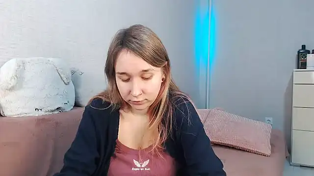 lovely hayley online show from February 3, 2026, 10:04 pm