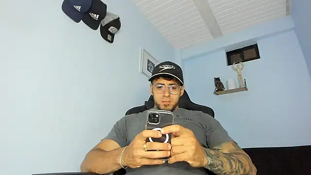 Snapshot of _Poseidon1_ chatting on March 6, 2025, 3:02 am Poseidon1 online show from March 6, 2025, 3:02 am