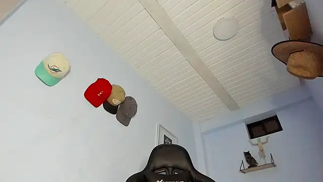 Snapshot of _Poseidon1_ chatting on November 1, 2025, 4:36 am Poseidon1 online show from November 1, 2025, 4:36 am