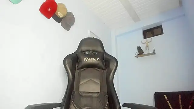 Snapshot of _Poseidon1_ chatting on November 12, 2025, 5:08 am Poseidon1 online show from November 12, 2025, 5:08 am