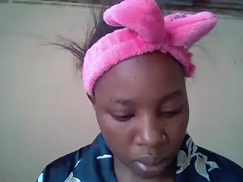 Snapshot of Queen_loveer chatting on February 14, 2025, 9:24 am Queen loveer online show from February 14, 2025, 9:24 am