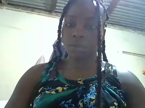 Snapshot of Queen_loveer chatting on October 14, 2025, 3:57 pm Queen loveer online show from October 14, 2025, 3:57 pm
