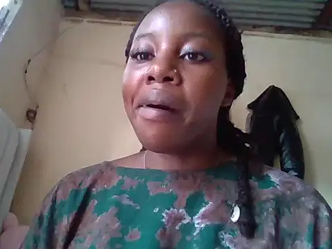 Snapshot of Queen_loveer chatting on November 23, 2025, 8:47 am Queen loveer online show from November 23, 2025, 8:47 am