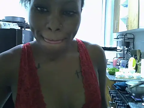 Queen loveer online show from April 2, 2026, 7:55 pm