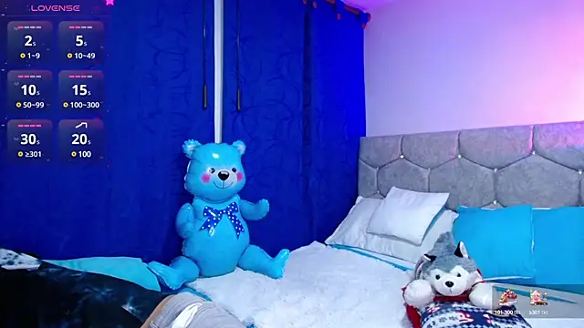 OwenBluee online show from December 13, 2024, 1:26 am