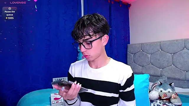 OwenBluee online show from December 13, 2024, 10:55 pm