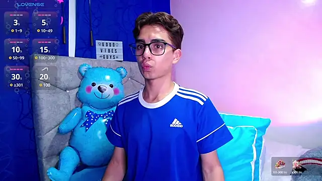 OwenBluee online show from January 24, 2025, 5:31 am