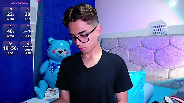 OwenBluee online show from February 13, 2025, 10:43 pm