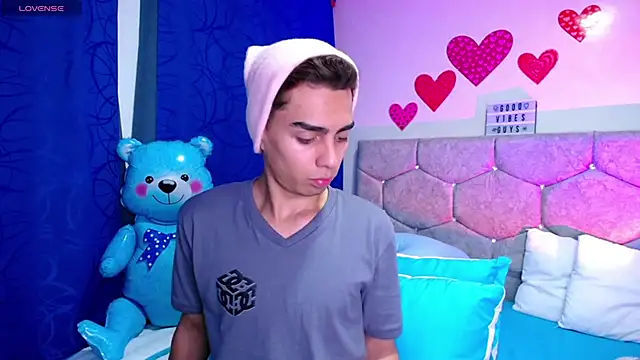 OwenBluee online show from February 18, 2025, 6:15 am