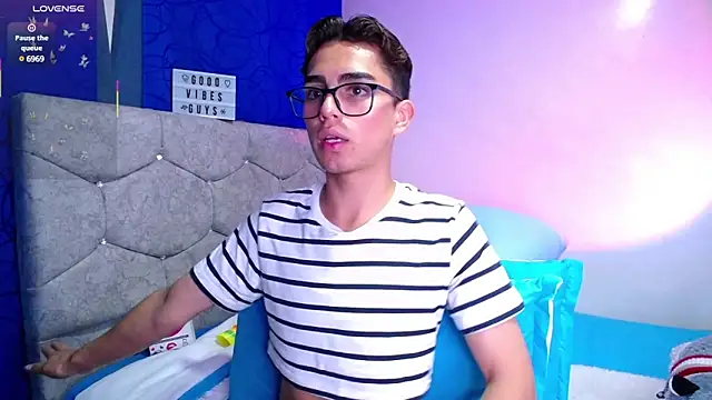 OwenBluee online show from March 2, 2025, 9:31 am