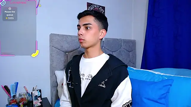 OwenBluee online show from November 7, 2025, 3:17 am