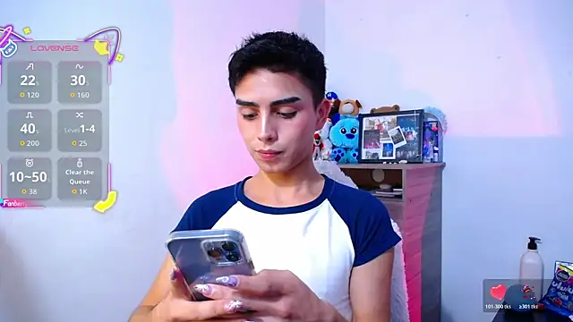 OwenBluee online show from November 17, 2025, 5:52 pm