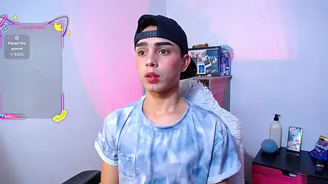 OwenBluee online show from November 18, 2025, 11:03 am