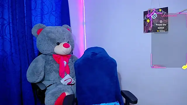 OwenBluee online show from April 26, 2026, 10:57 am